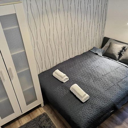 Central Home Apartment In The City Center Eger Esterno foto