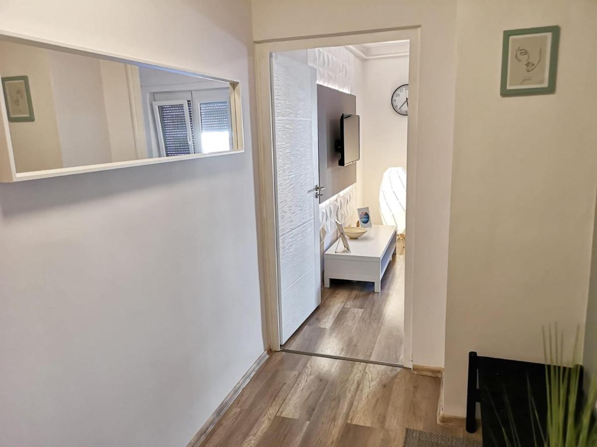 Central Home Apartment In The City Center Eger Esterno foto