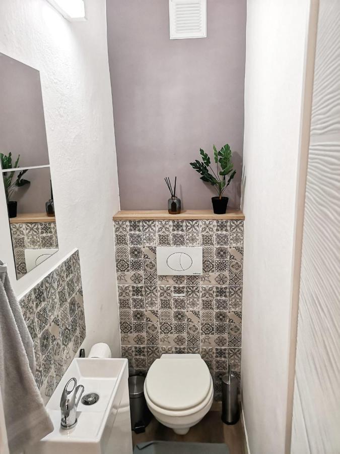 Central Home Apartment In The City Center Eger Esterno foto