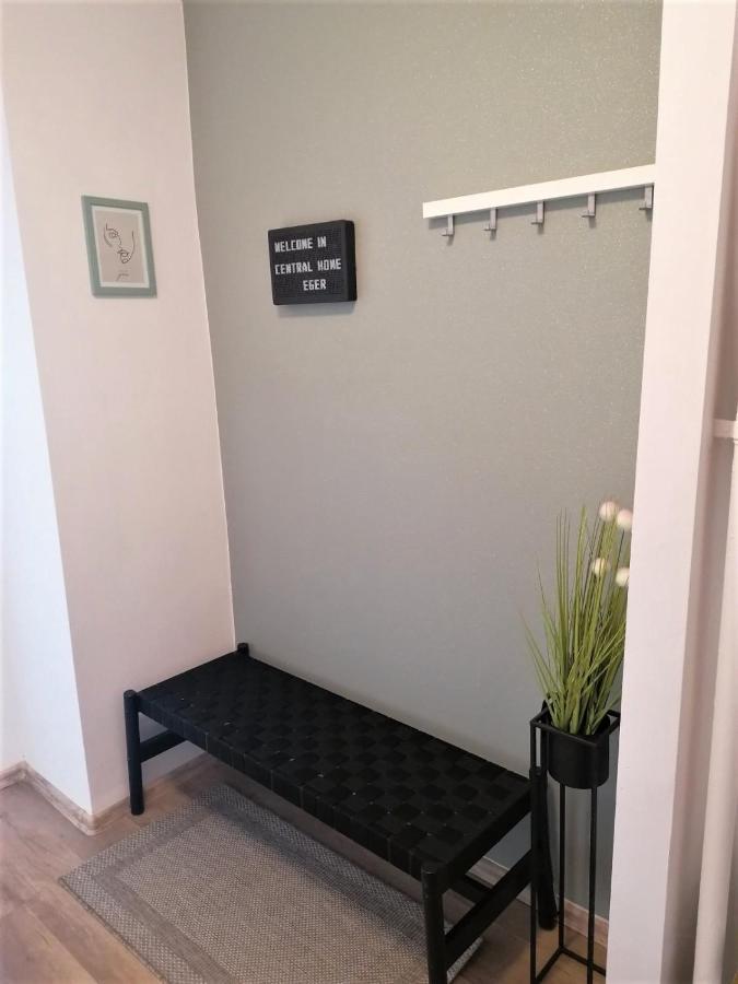 Central Home Apartment In The City Center Eger Esterno foto