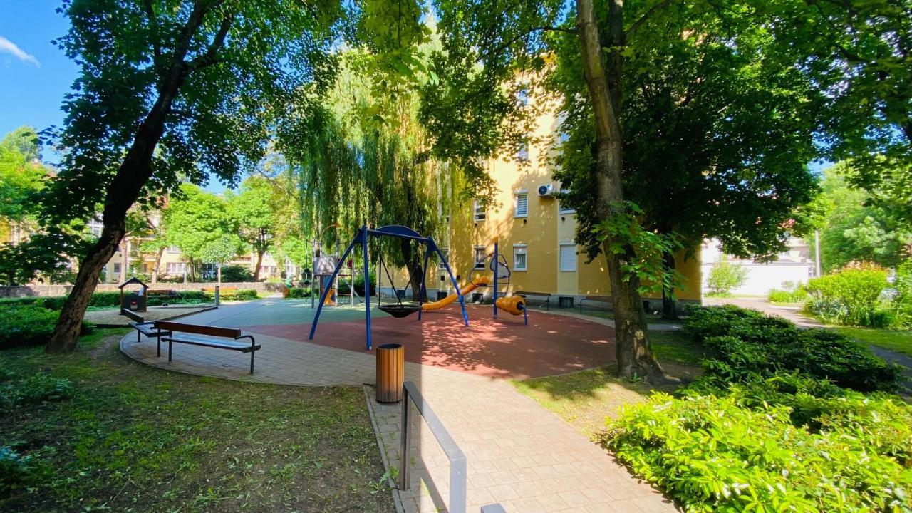 Central Home Apartment In The City Center Eger Esterno foto