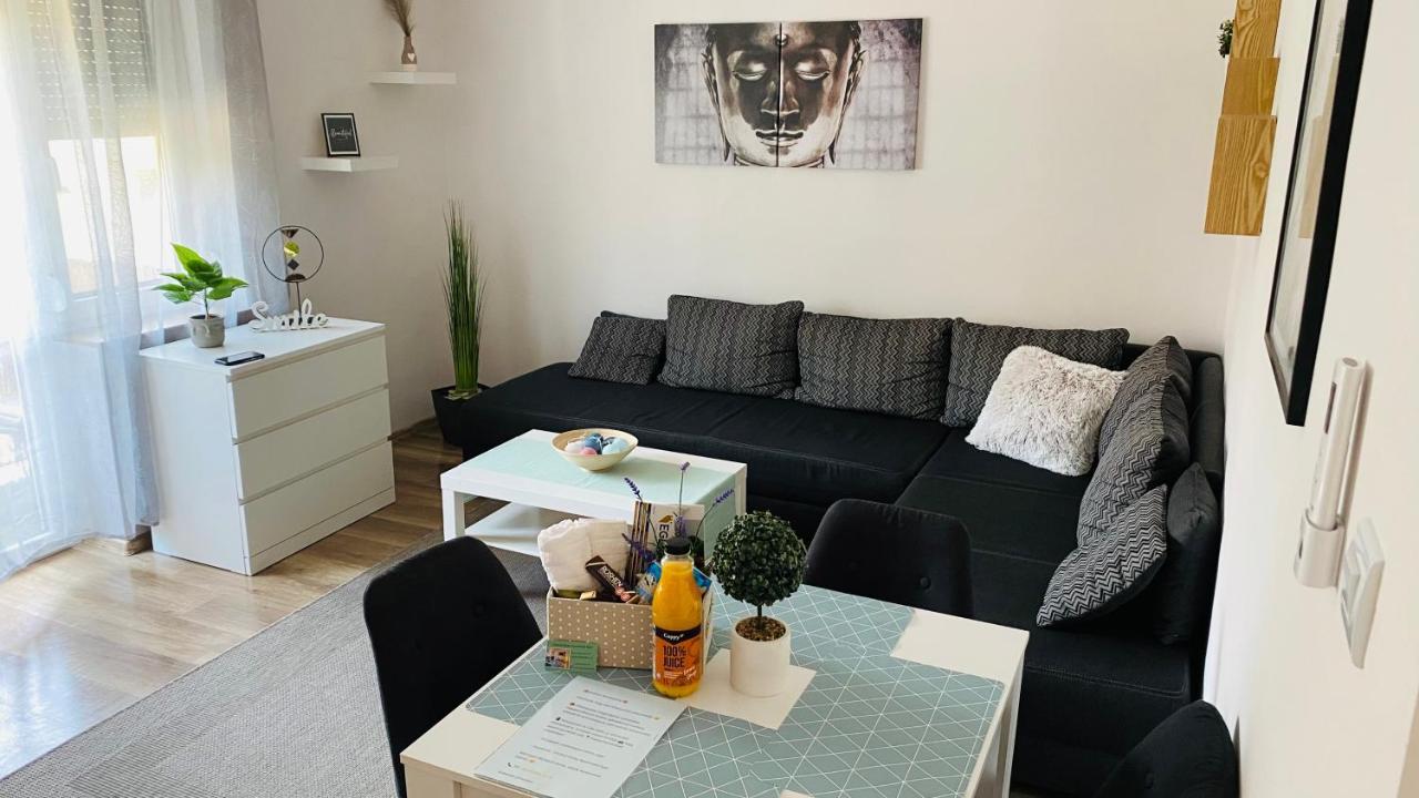Central Home Apartment In The City Center Eger Esterno foto